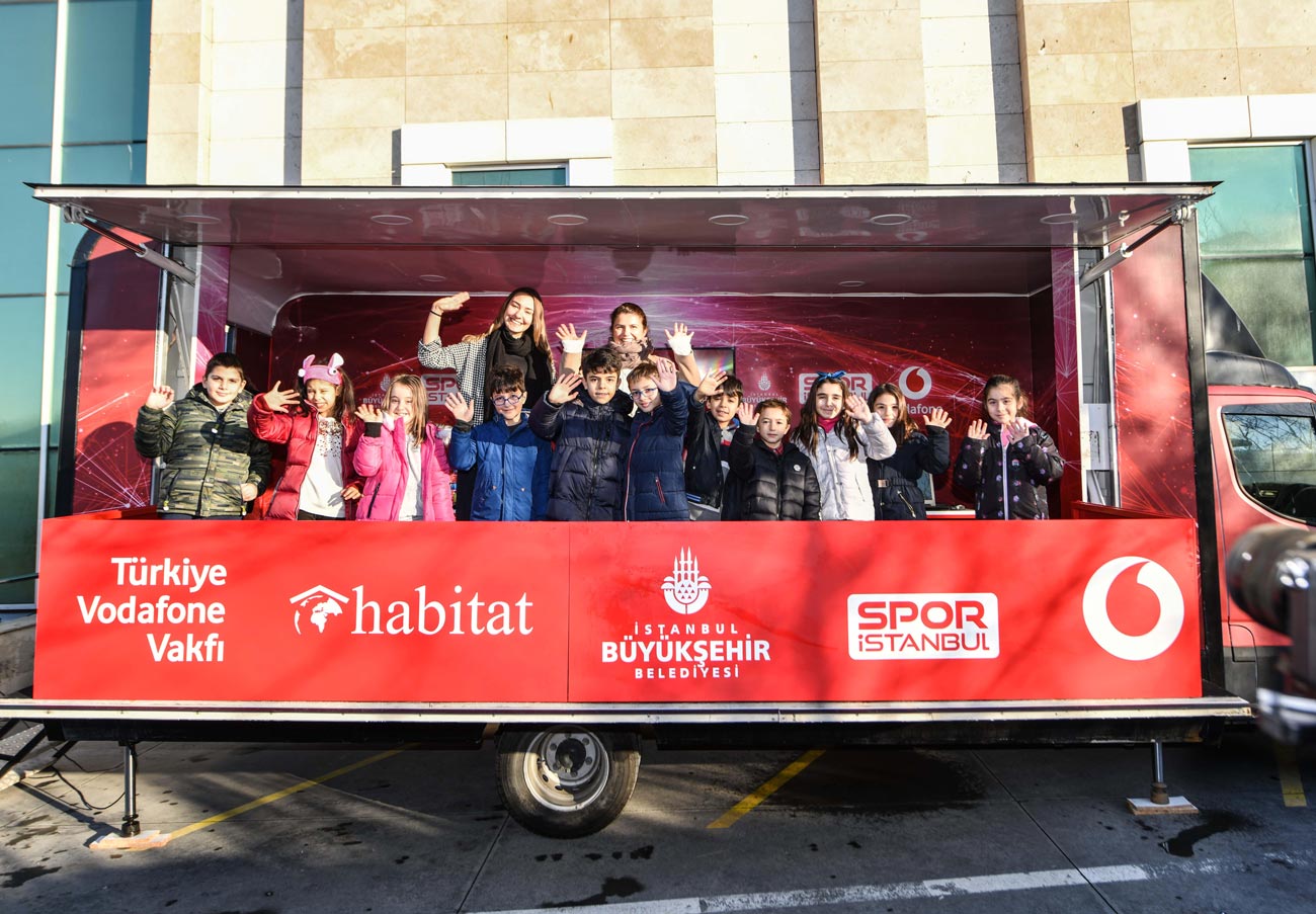 Yarını Kodlayanlar Minibüsü, 12 Haftalık İstanbul Turuna Silivrikapı’dan Başladı